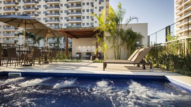 RJZ Cyrela Like Residencial Club área de lazer piscina