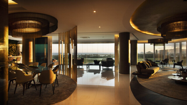 Riserva Golf Vista Mare Residenziale by pininfarina Sala entardecer Riserva Golf Vista Mare Residenziale by pininfarina Sala entardecer